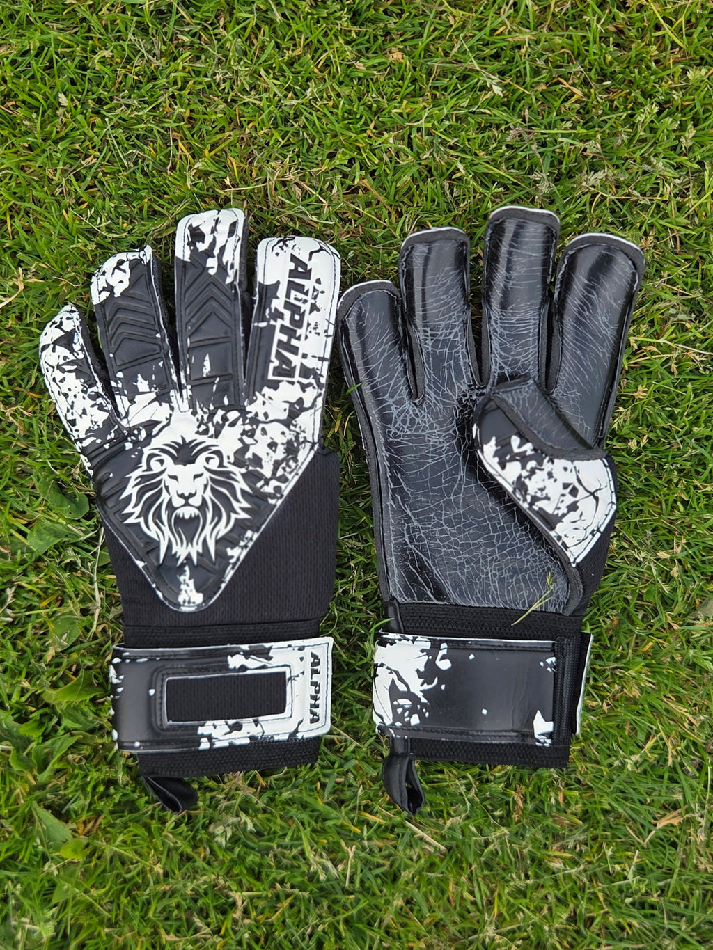 Alpha Junior Black A White